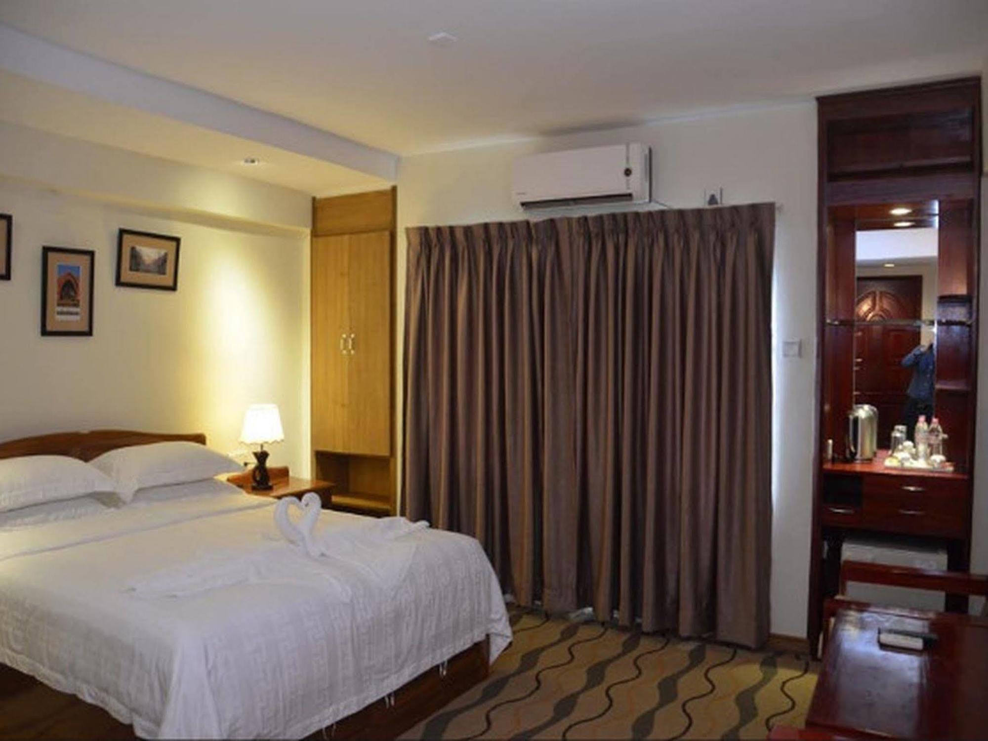 City Star Hotel Γιανγκόν Εξωτερικό φωτογραφία